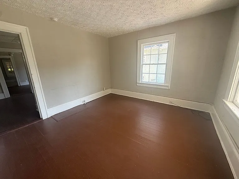 104 Parkview St W — Photo 5