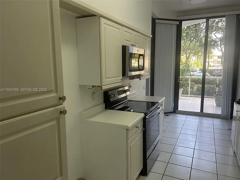 3640 Yacht Club Dr #104 — Photo 2