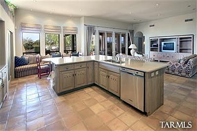 4th image of 8505 N Nob Hill Dr