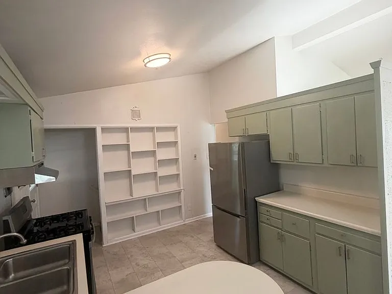 621 Pinellas Dr — Photo 8