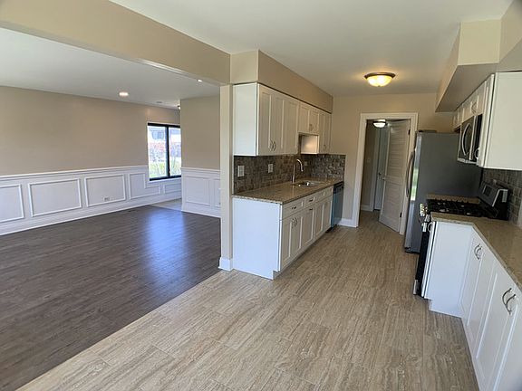 5th image of 1334 Kingsbury Dr Unit 3