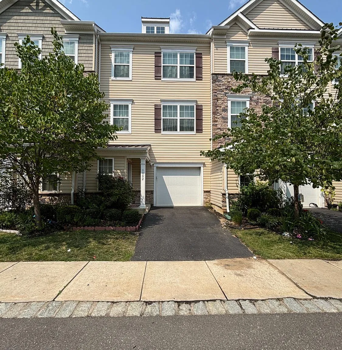 4 bed, 3.5 bath, 2210 sqft, $3,450 — Photo 1
