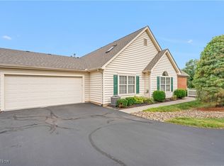 37 Village Ct, Columbiana, OH