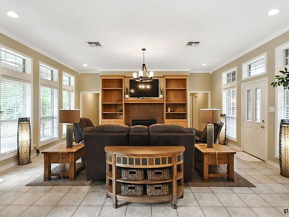 4th image of 18665 Peachtree Ln