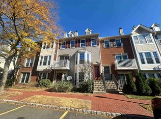 22 Dogwood St, Jersey City, NJ 07305