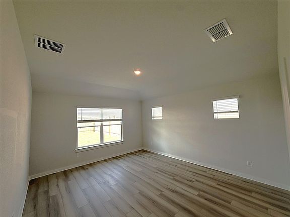 3rd image of 312 Hazy View Rd