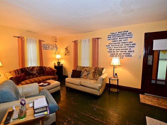 3rd image of 474 Davids St