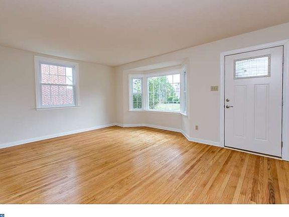 3rd image of 1722 Hawthorne Ave