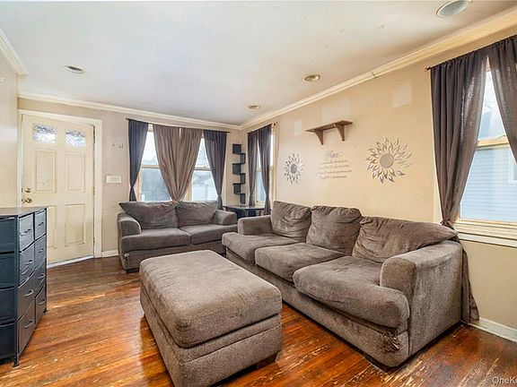 2nd image of 882 Ocean Street