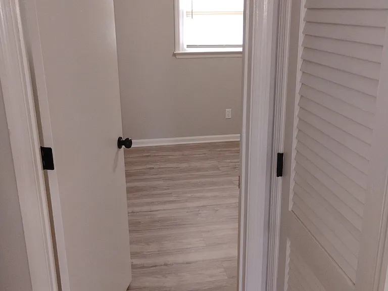 1258 Centre Pkwy — Photo 6
