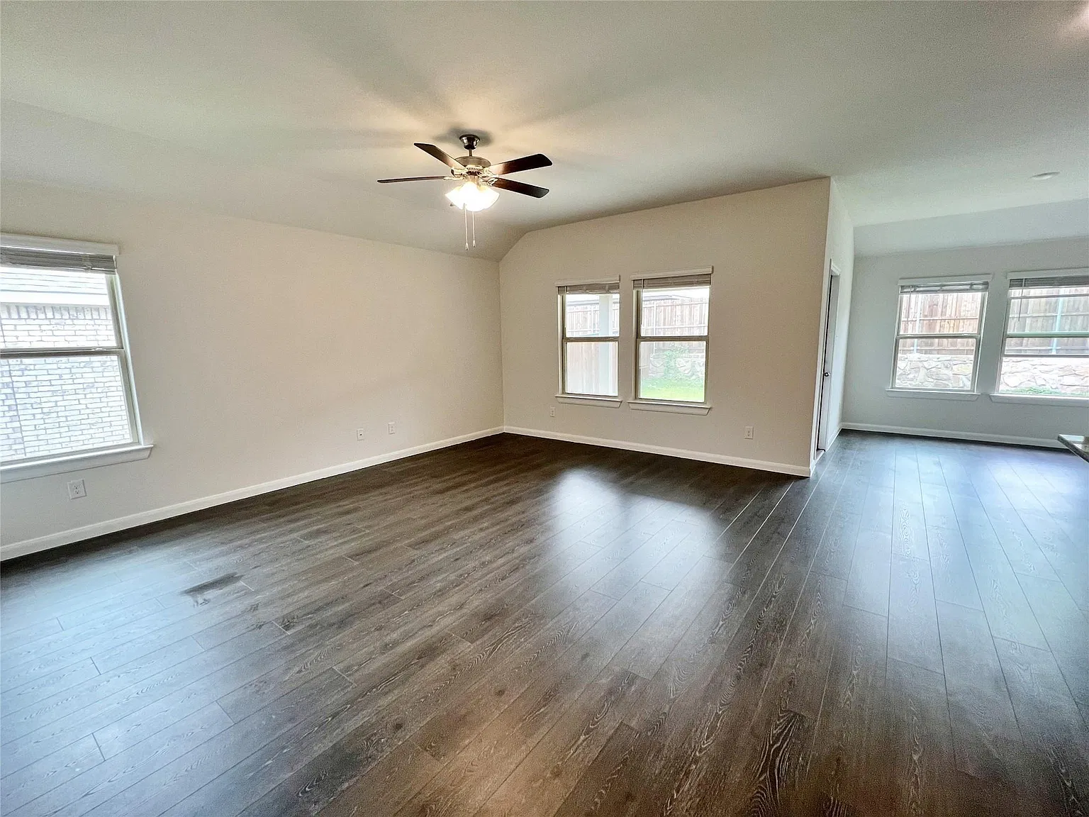 4 bed, 1794 sqft, $2,195 — Photo 4