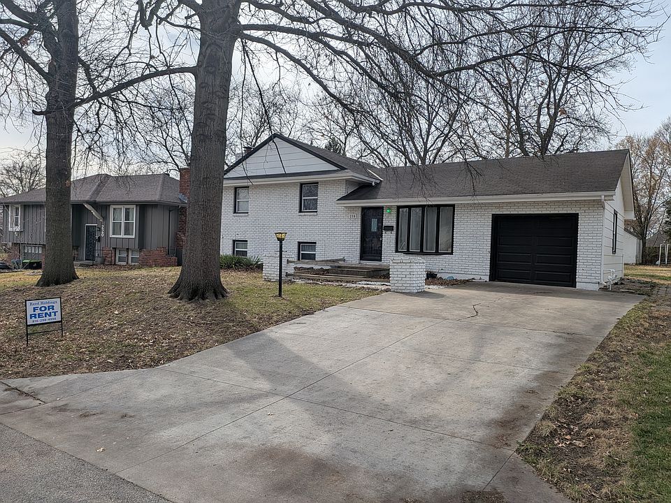 1st image of 218 SW Craigmont Dr