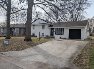218 SW Craigmont Dr, Lees Summit, MO 64081