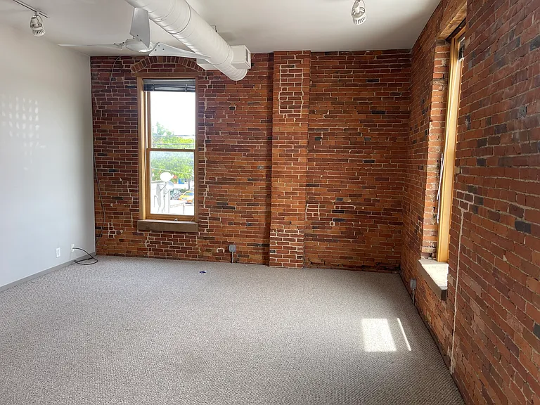 146 S Market St #240 — Photo 3