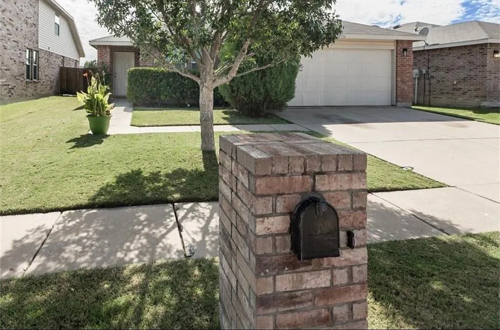 3 bed, 1507 sqft, $1,995 — Photo 2