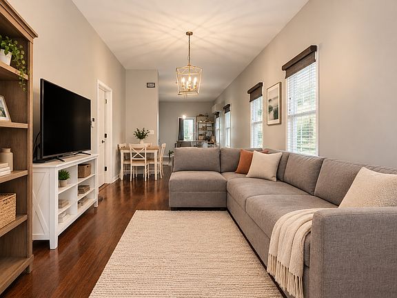 4th image of 3647 S Union Ave