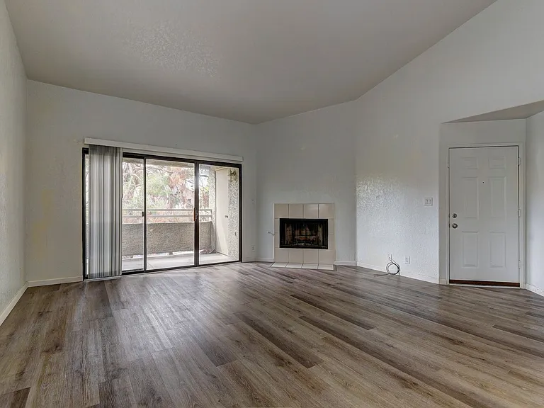 5056 S Rainbow Blvd #205 — Photo 3