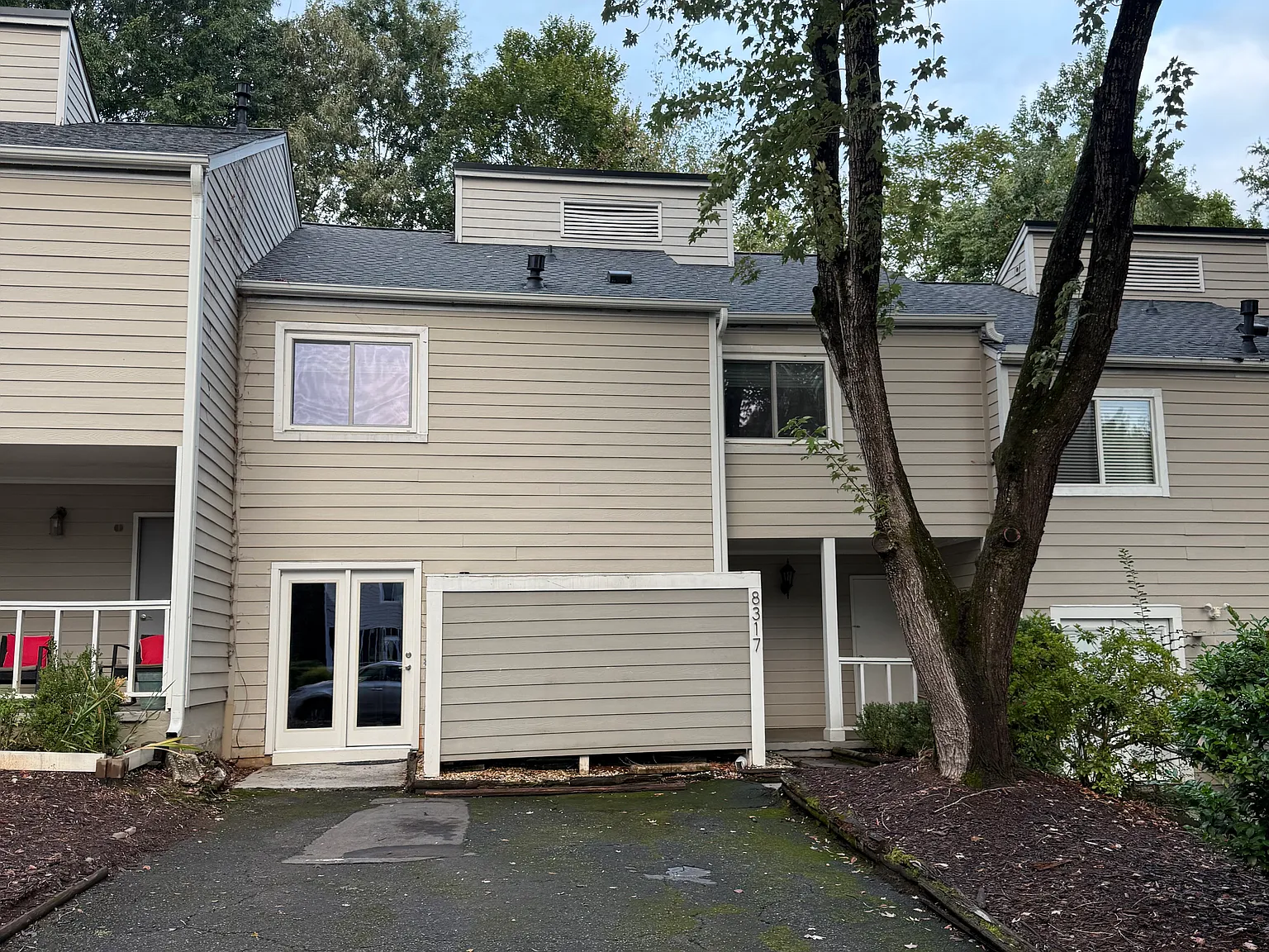 3 bed, 2.5 bath, 1796 sqft, $2,350 — Photo 2