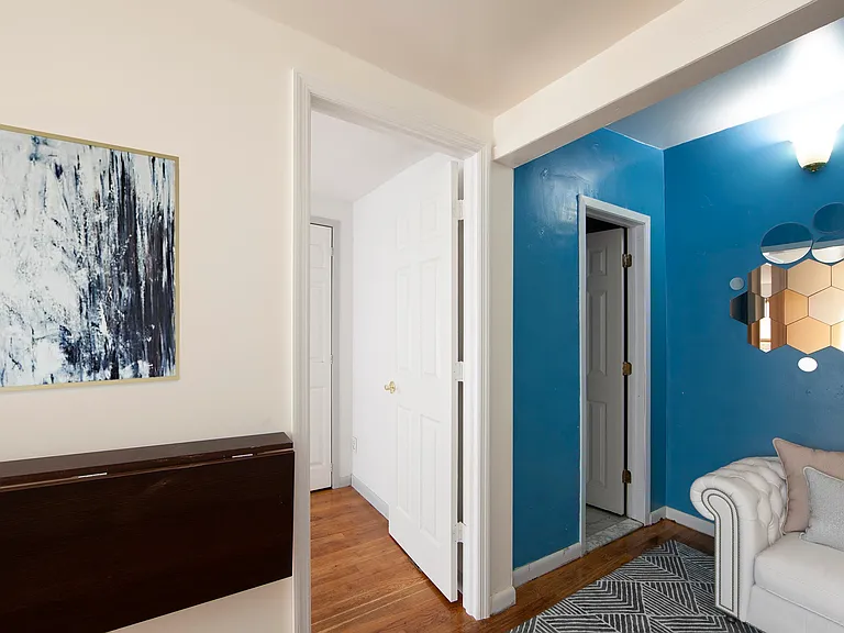 228 E 5th St #4 — Photo 2