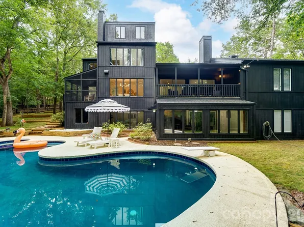 5254 Summer Gate Dr, Charlotte, NC 28226