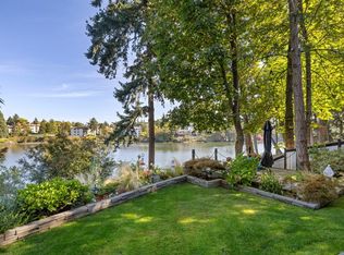 1004 Decosta Pl #3, Esquimalt, BC V9A6Y3