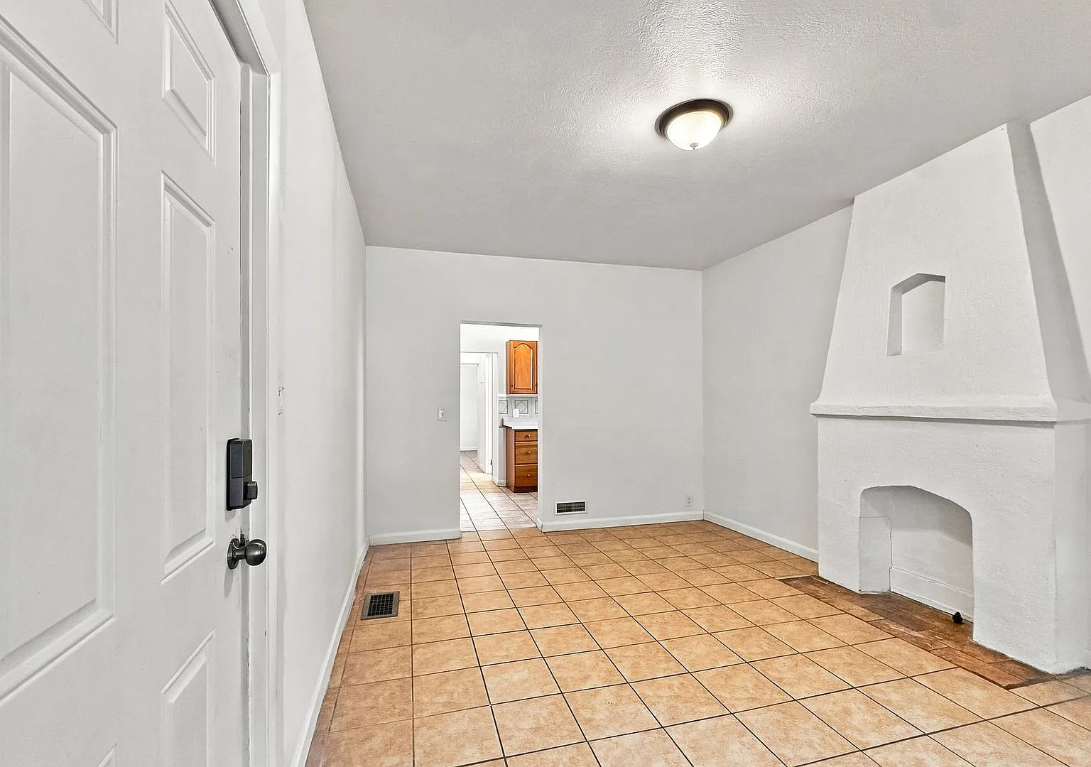 926 E. Binford St — Photo 3
