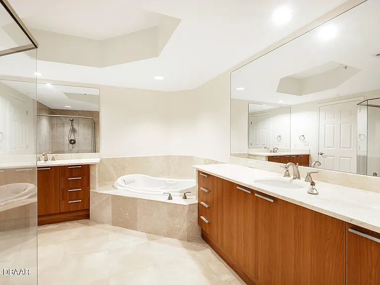 241 Riverside Dr #1006 — Photo 24