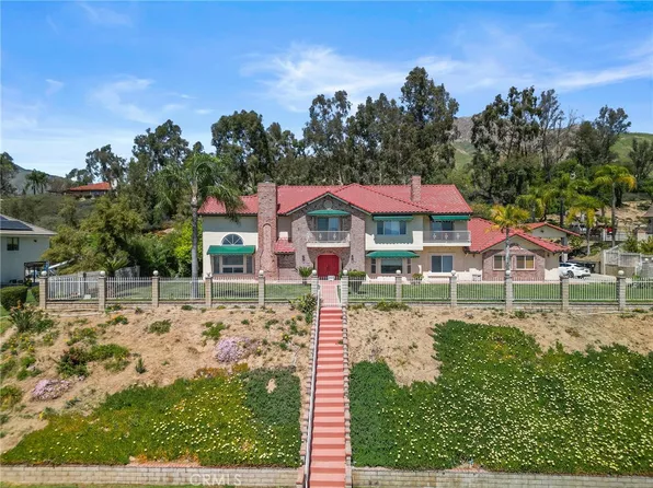 28578 Oak Ridge Rd, Highland, CA 92346