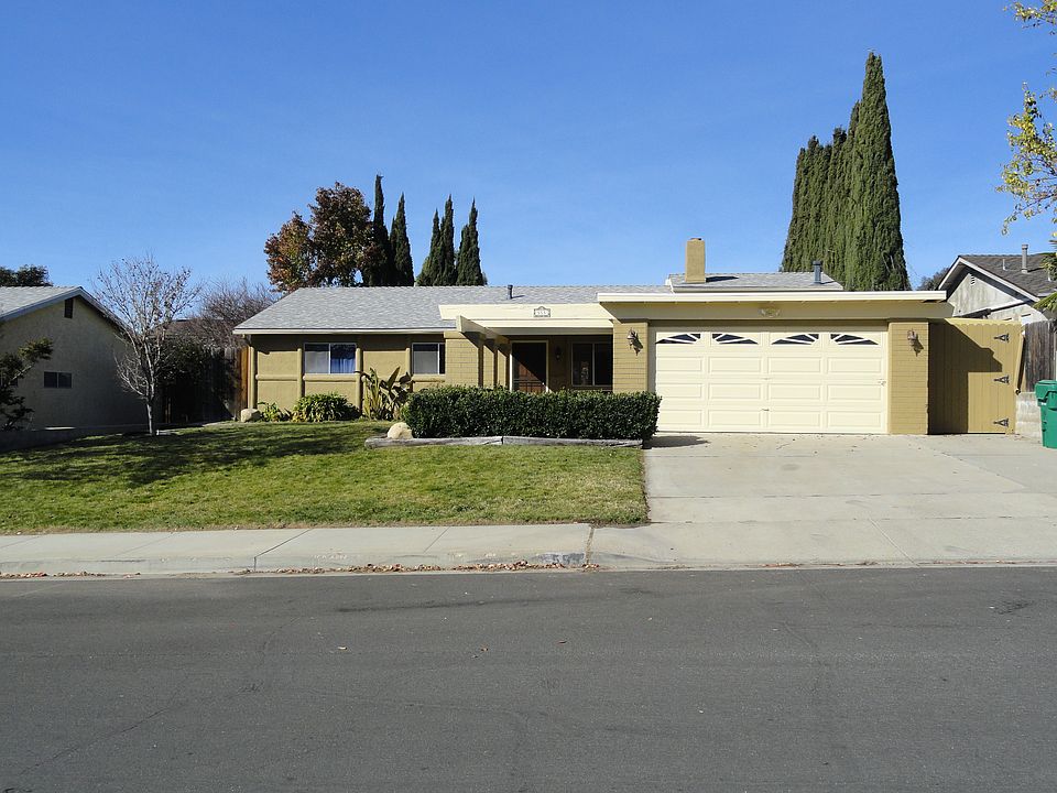 1st image of 555 Dawn Dr