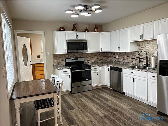 5th image of 576 Southfield Dr