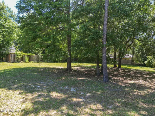 5586 Diamondhead Dr E #6, Diamondhead, MS 39525