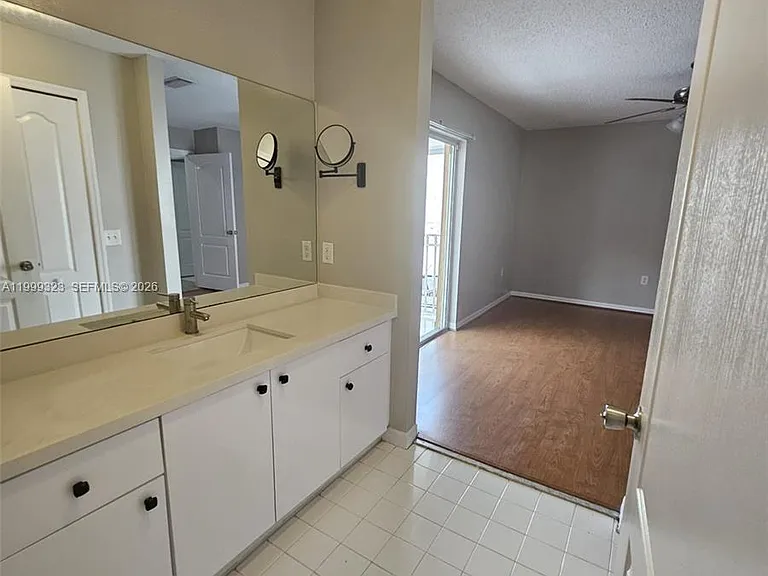2527 W 76th St #208 — Photo 13