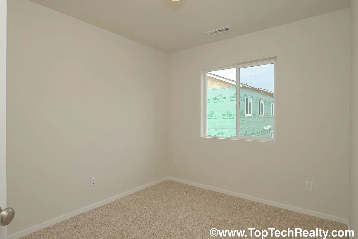 Building Photo - 7777 NW Spirea St
