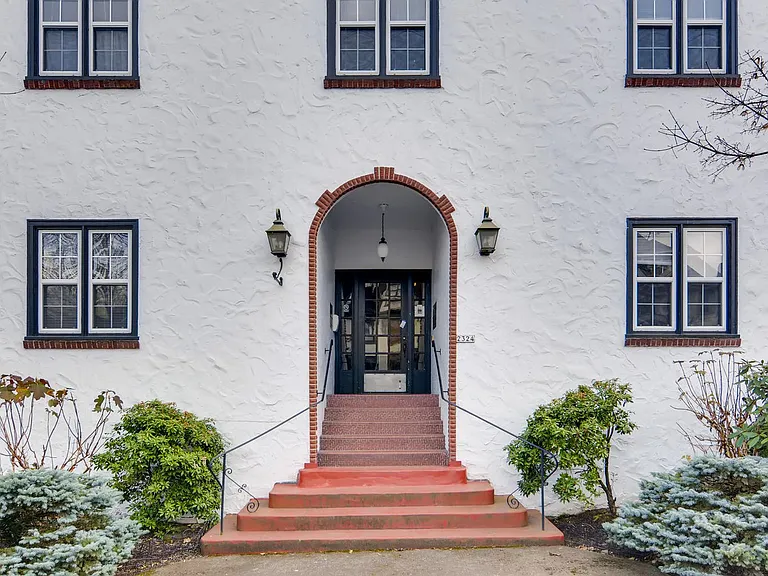 2324 NW Johnson St — Photo 1