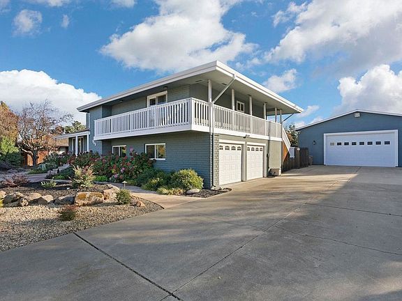 3rd image of 860 E Kristen Ct
