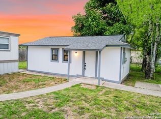 215 Greenlawn Ave #B, Pleasanton, TX 78064