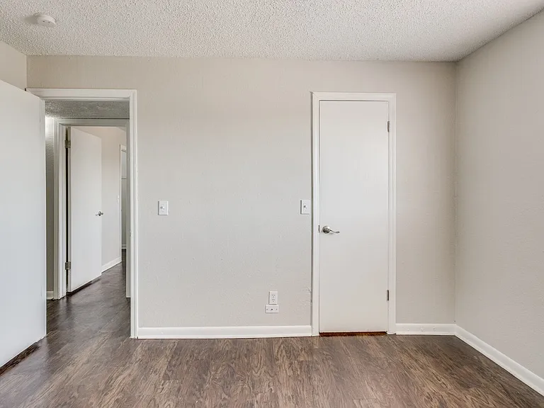2400 Nottingham Way — Photo 5