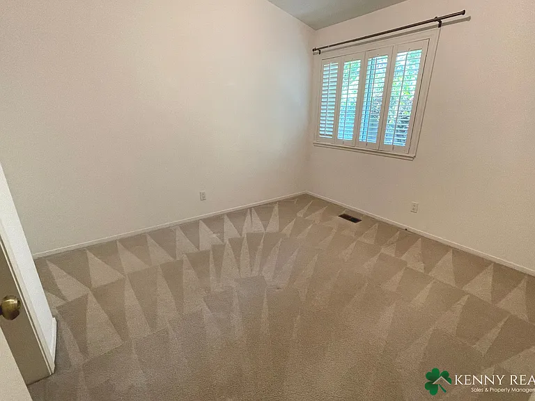 144 Glasgow Ln — Photo 19