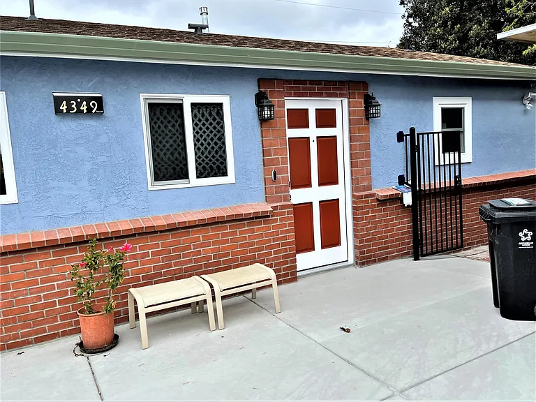 Cambria St — Photo 1
