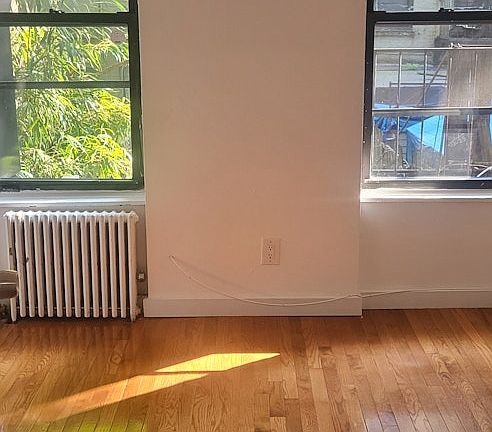 4th image of 412 E 9th St APT 3