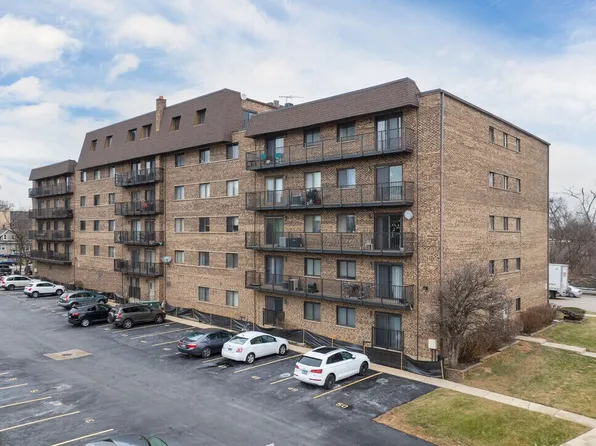960 S Des Plaines River Rd #501, Des Plaines, IL 60016
