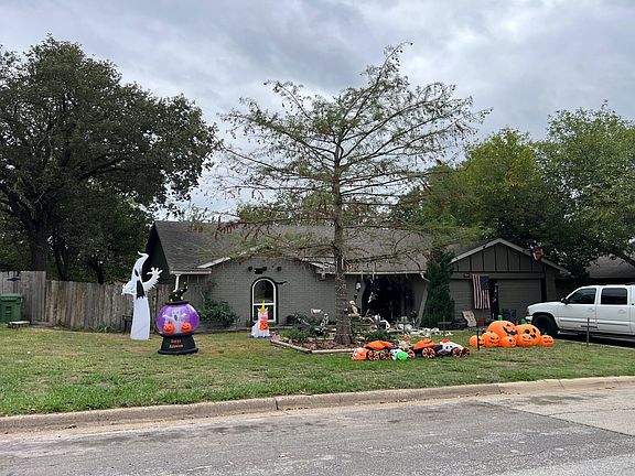 3rd image of 6732 Greenacres Dr