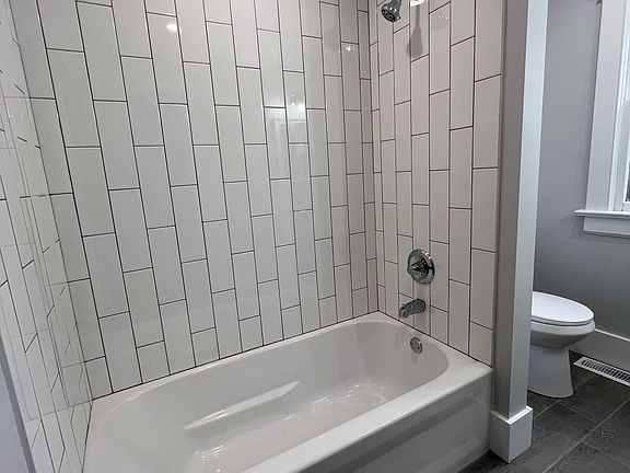 3rd image of 1214 W Olive St #1