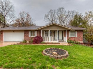 1205 Crested View Dr, Saint Louis, MO 63146