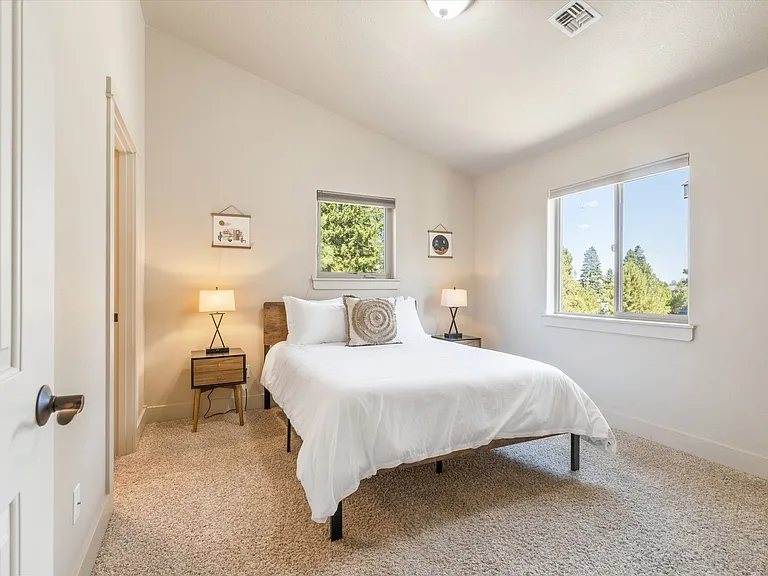 20184 Merriewood Ln — Photo 34