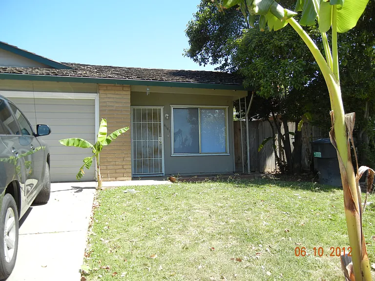 2 Bedroom Duplex — Photo 2