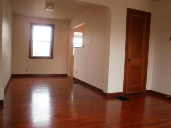 2nd image of 1296 Eastview Ave