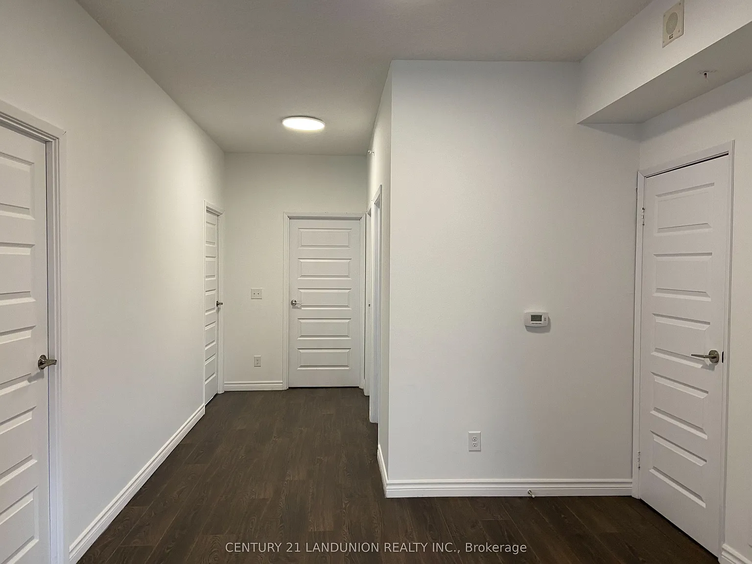 158 King Street N Tower 2 — Photo 4