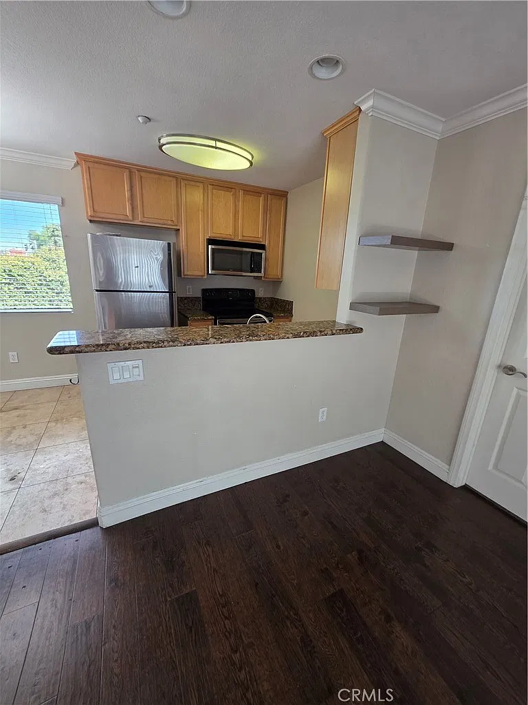 1 bed, 550 sqft, $1,900 — Photo 2
