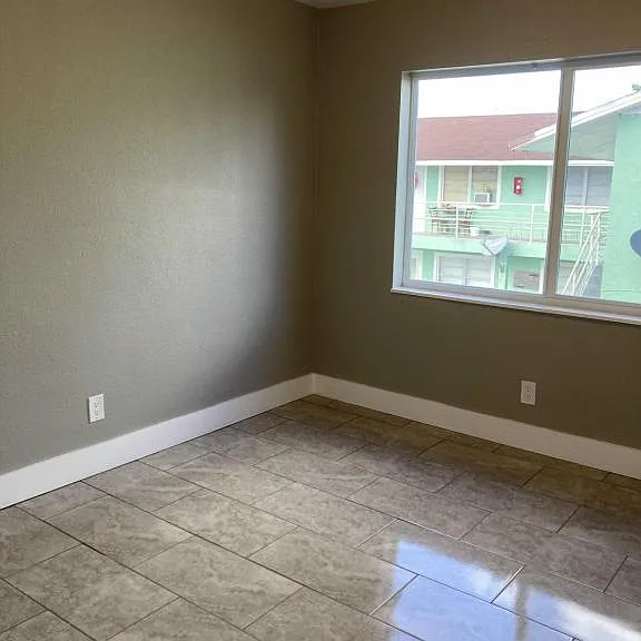 278 S Lake Ave #4 — Photo 6